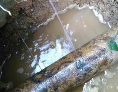 寻乌楼顶渗水维修公司分享下地暖漏水的原因及检测方法。